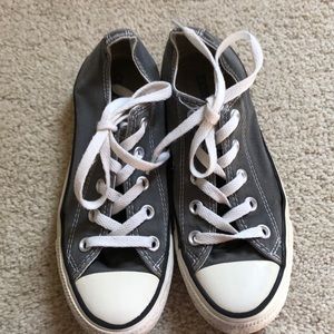grey low top converse